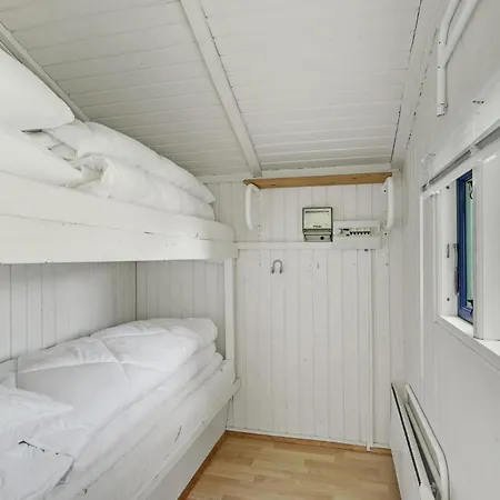 1 Bedroom In Nyaraló Hampen